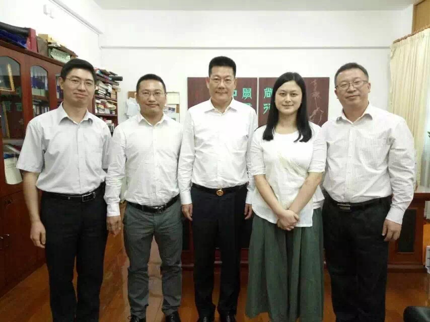 首届英教毕业生带着电影回归母校