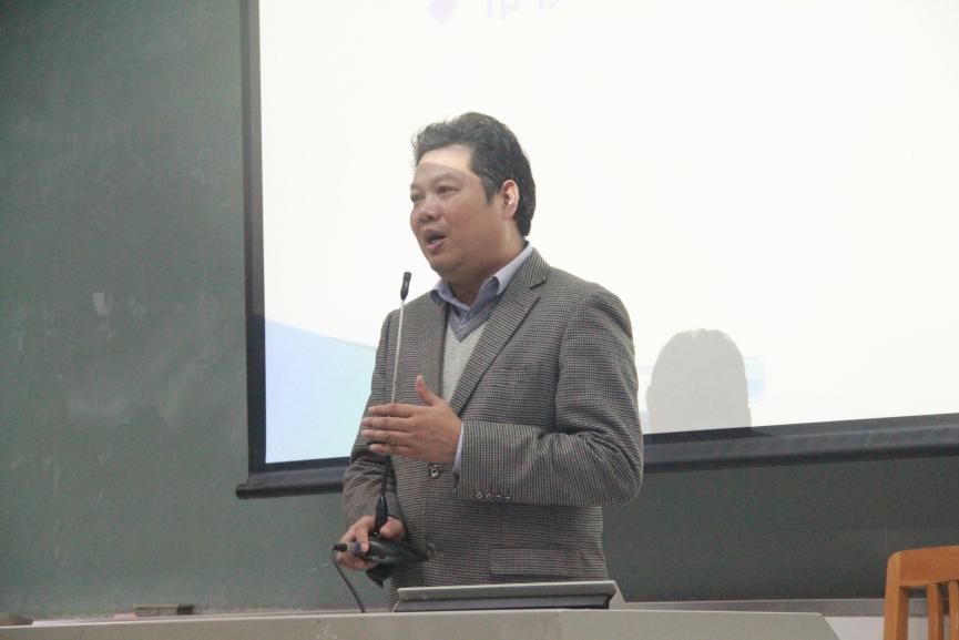 英语教育学院教学副院长陈金诗讲话