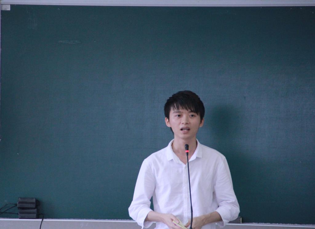 老生代表戴智健发言