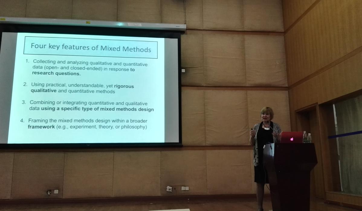 美国内布拉斯卡林肯大学Adeiline Moeller教授讲授混合研究方法